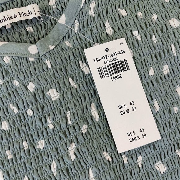 Abercrombie & Fitch Smocked Polka Dot Top - NWT - Picture 4 of 4